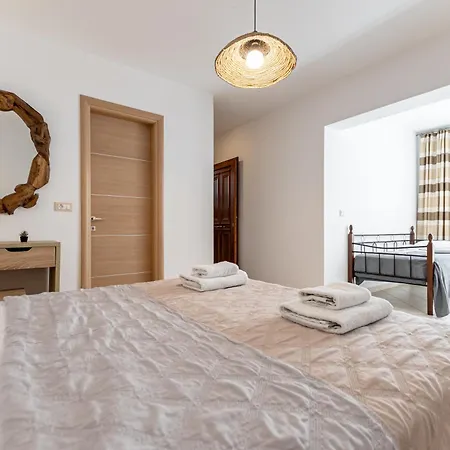 Kallisti Apartment *
